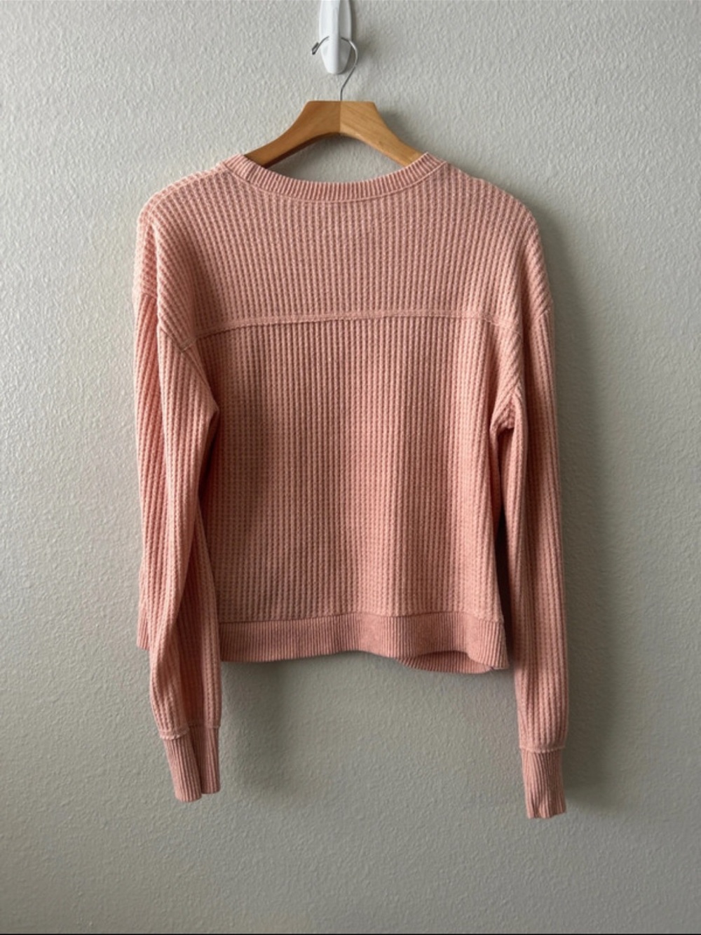 Hollister Soft Pink Crewneck Women's long sleeve top - Picture 2 of 3
